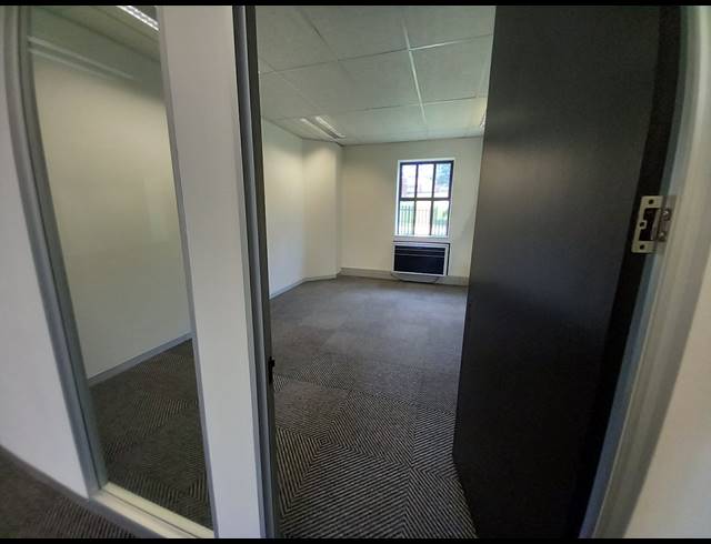 631M² OFFICE TO LET IN BRYANSTON